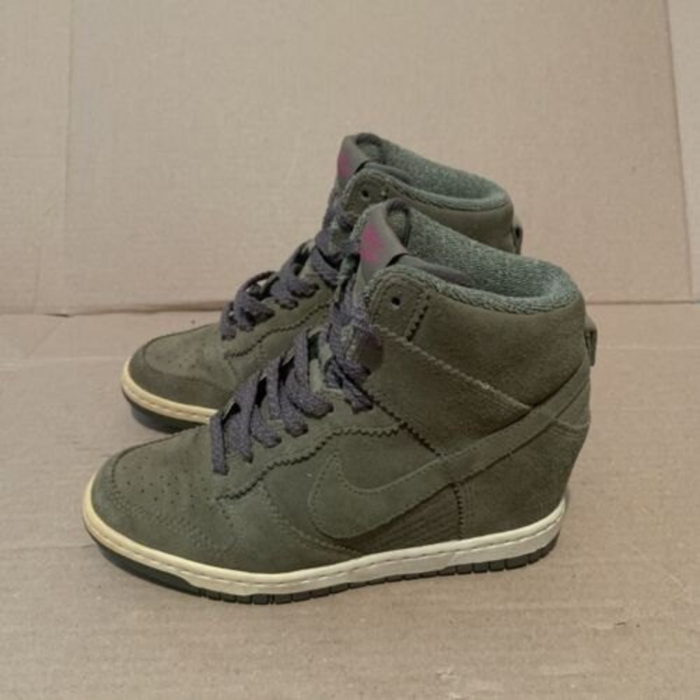 Nike Dunk Sky Hi Womens Size 6 Olive Green Hidden Wedge Sneaker 528899-200 Shoes